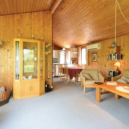 Three-bedroom Holiday In * Vinderup